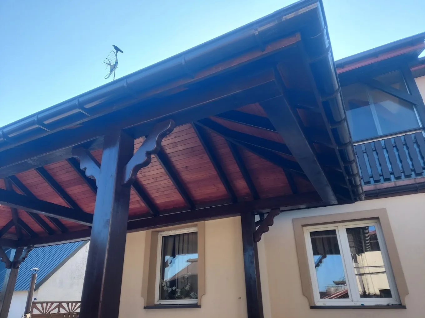 Zdobiona więźba dachowa z obróbką blacharską